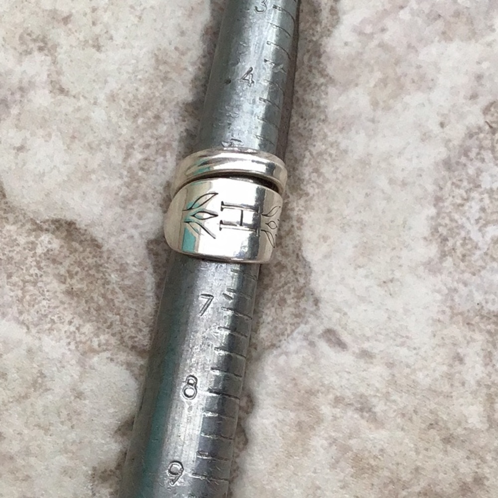 Monogrammed H Silverware ring. - Picture 6 of 6